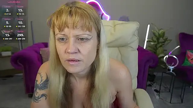 BellaLaPetit on StripChat 